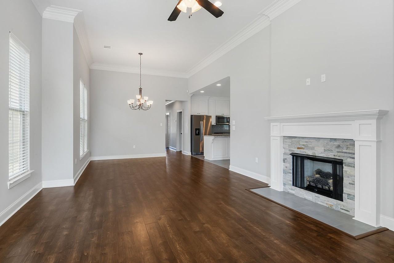 2619 Cresthaven Ave - Photo 6 of 10