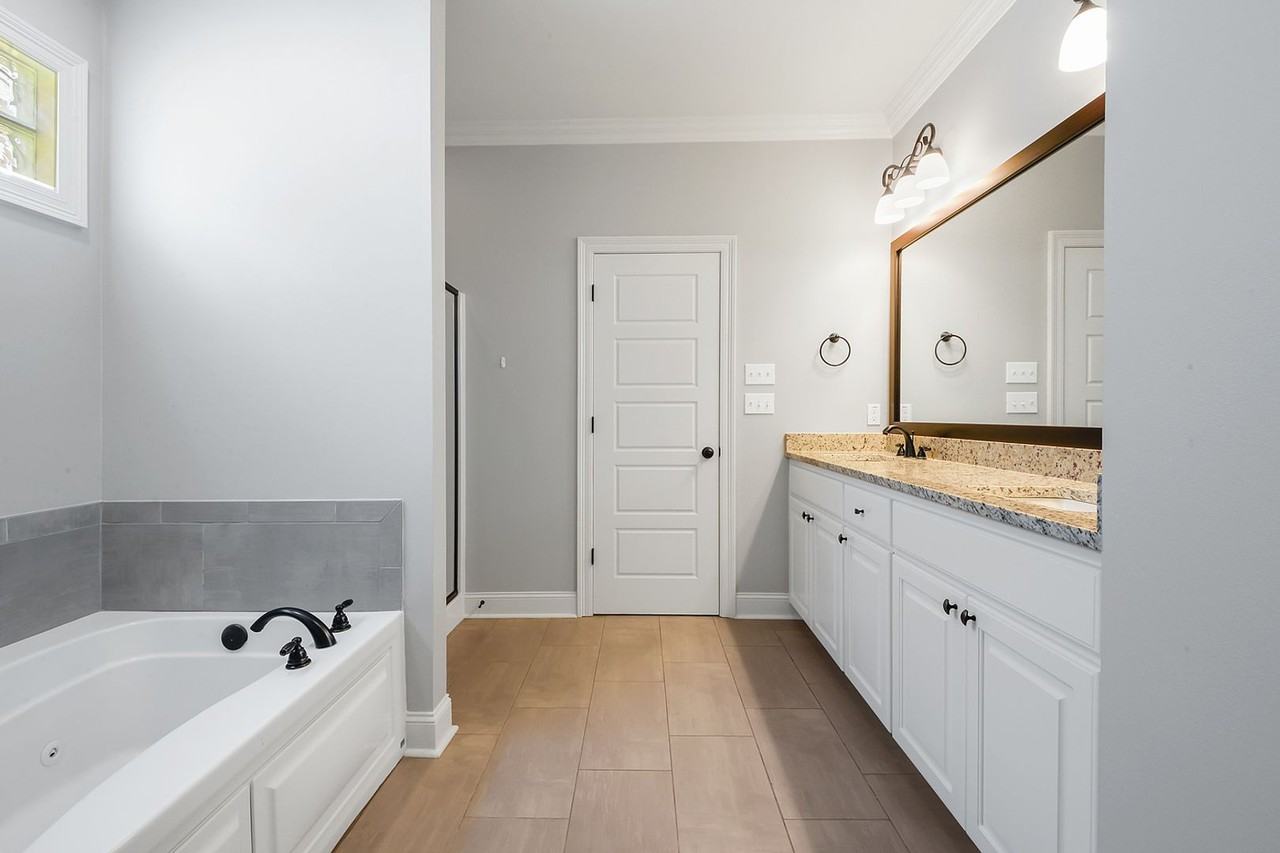 2619 Cresthaven Ave - Photo 5 of 10