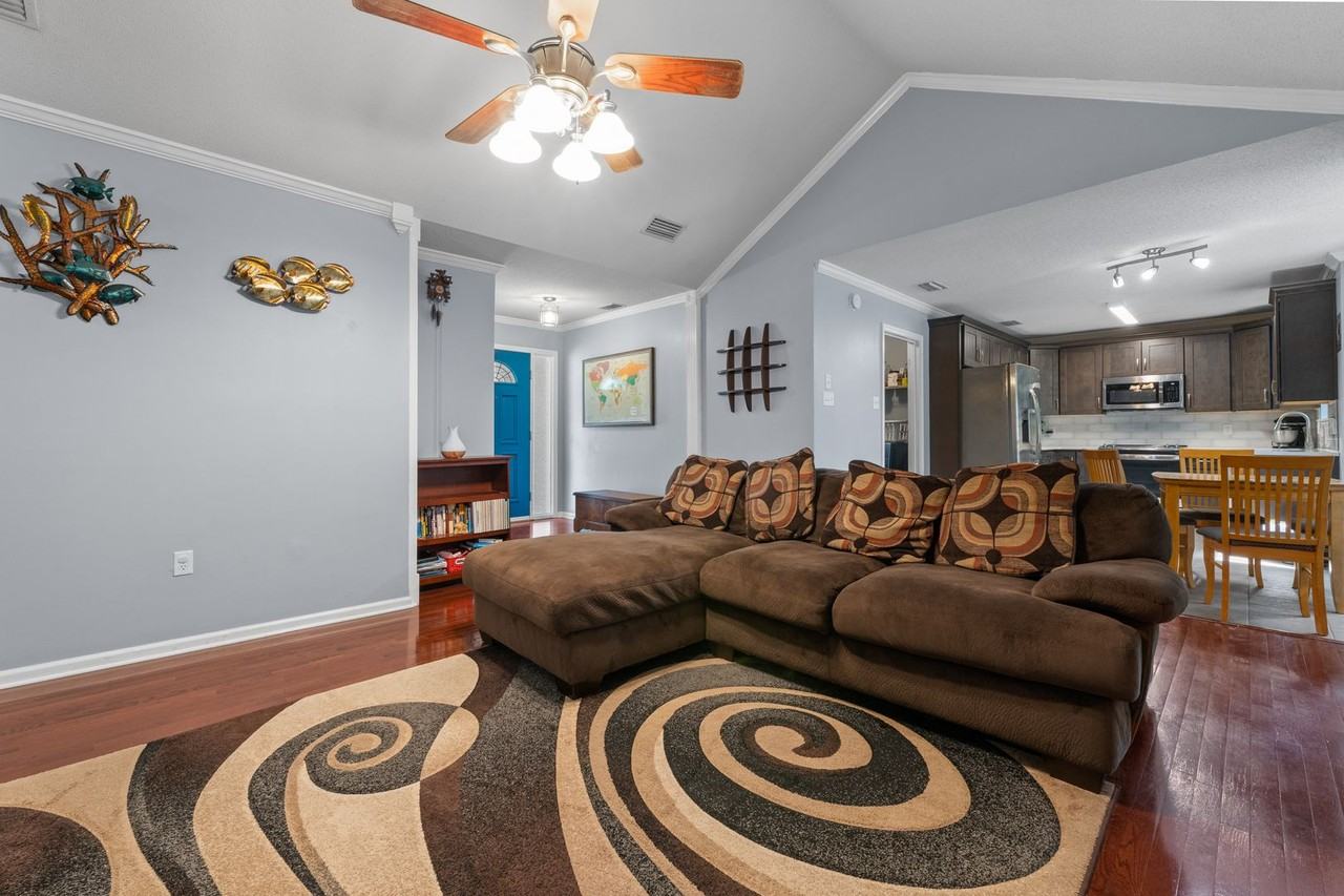 3812 Lakewood Valley Dr - Photo 2 of 28