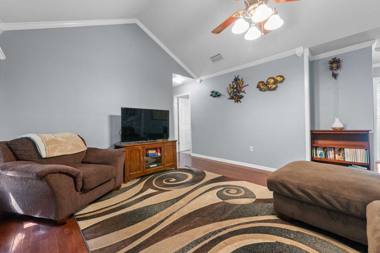 3812 Lakewood Valley Dr - Photo 3 of 28