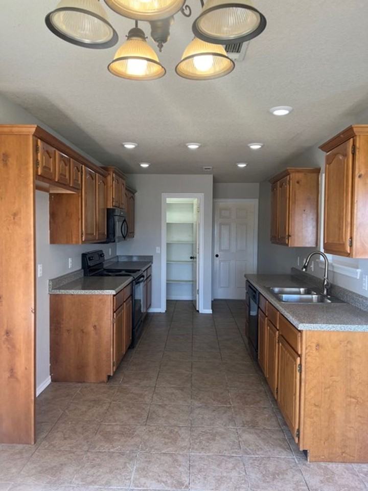 200 E Post Rd - Photo 2 of 12