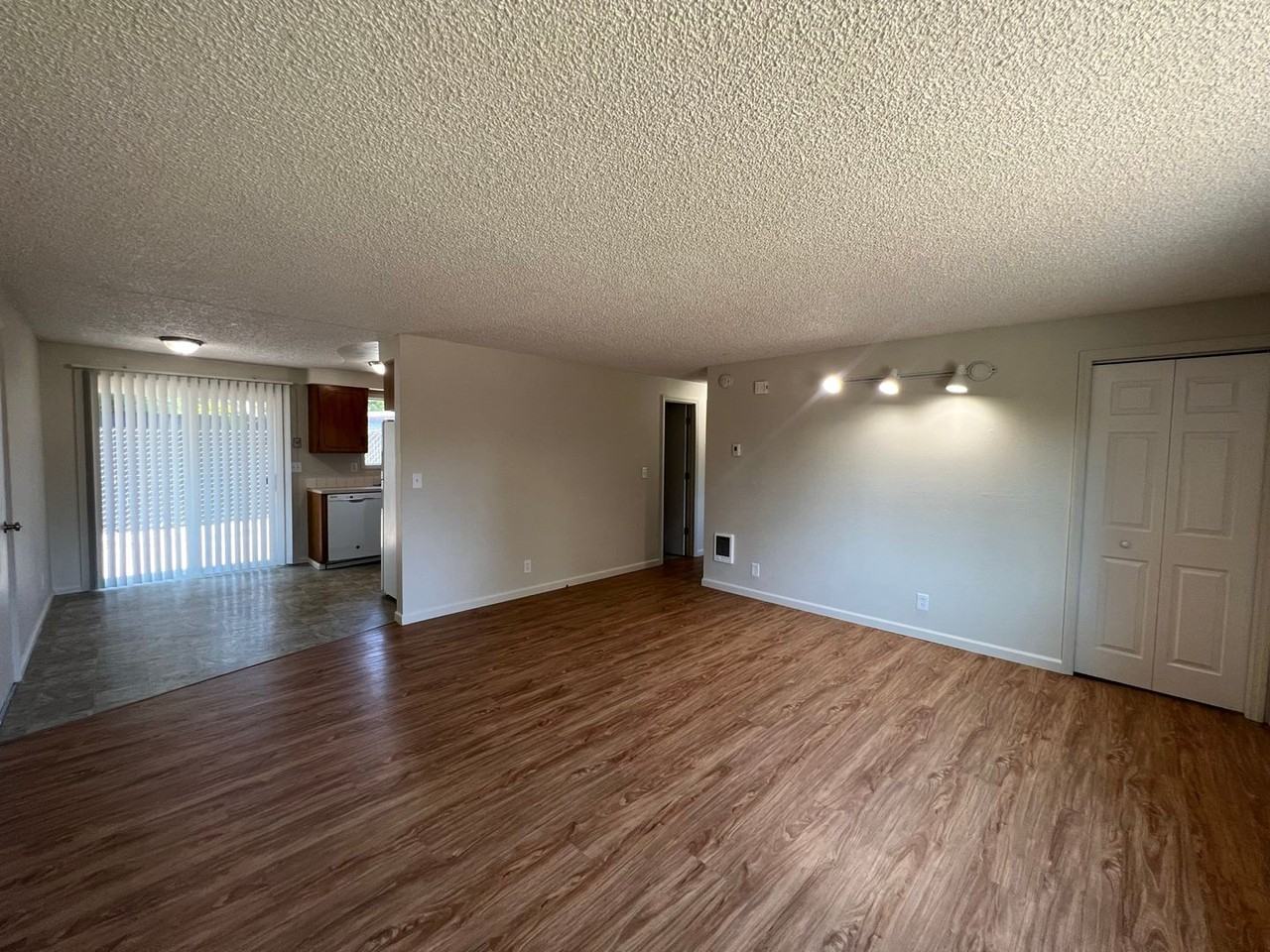 595 Mar Loop - Photo 4 of 19