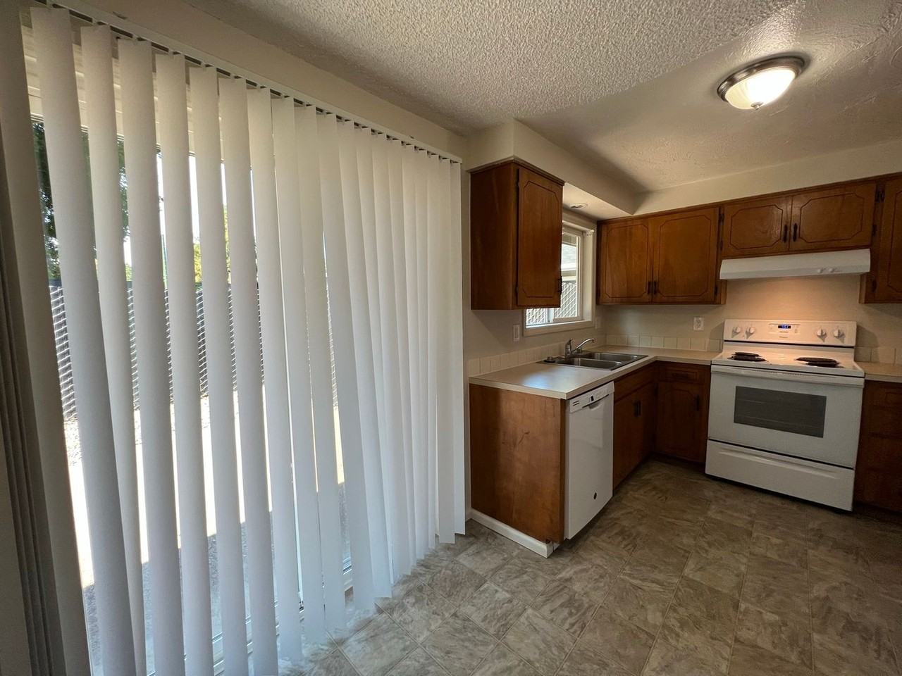 595 Mar Loop - Photo 6 of 19