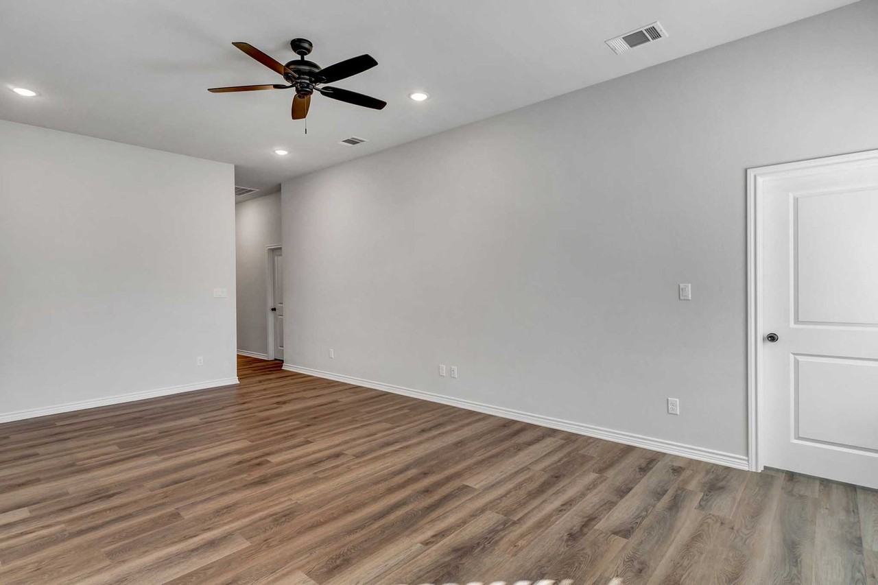 2408 Henshaw Creek Dr #103 - Photo 2 of 14