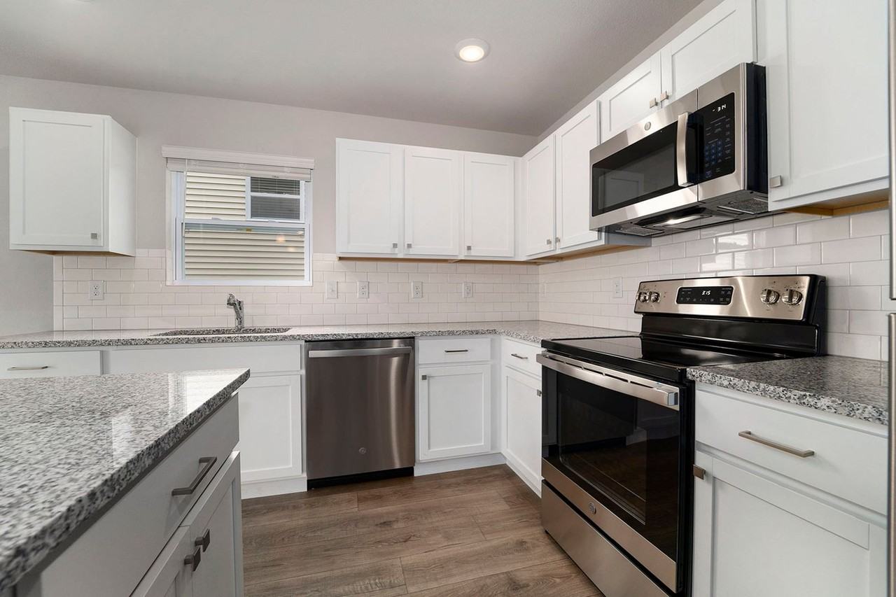 434 Hidden Meadows Dr - Photo 2 of 25