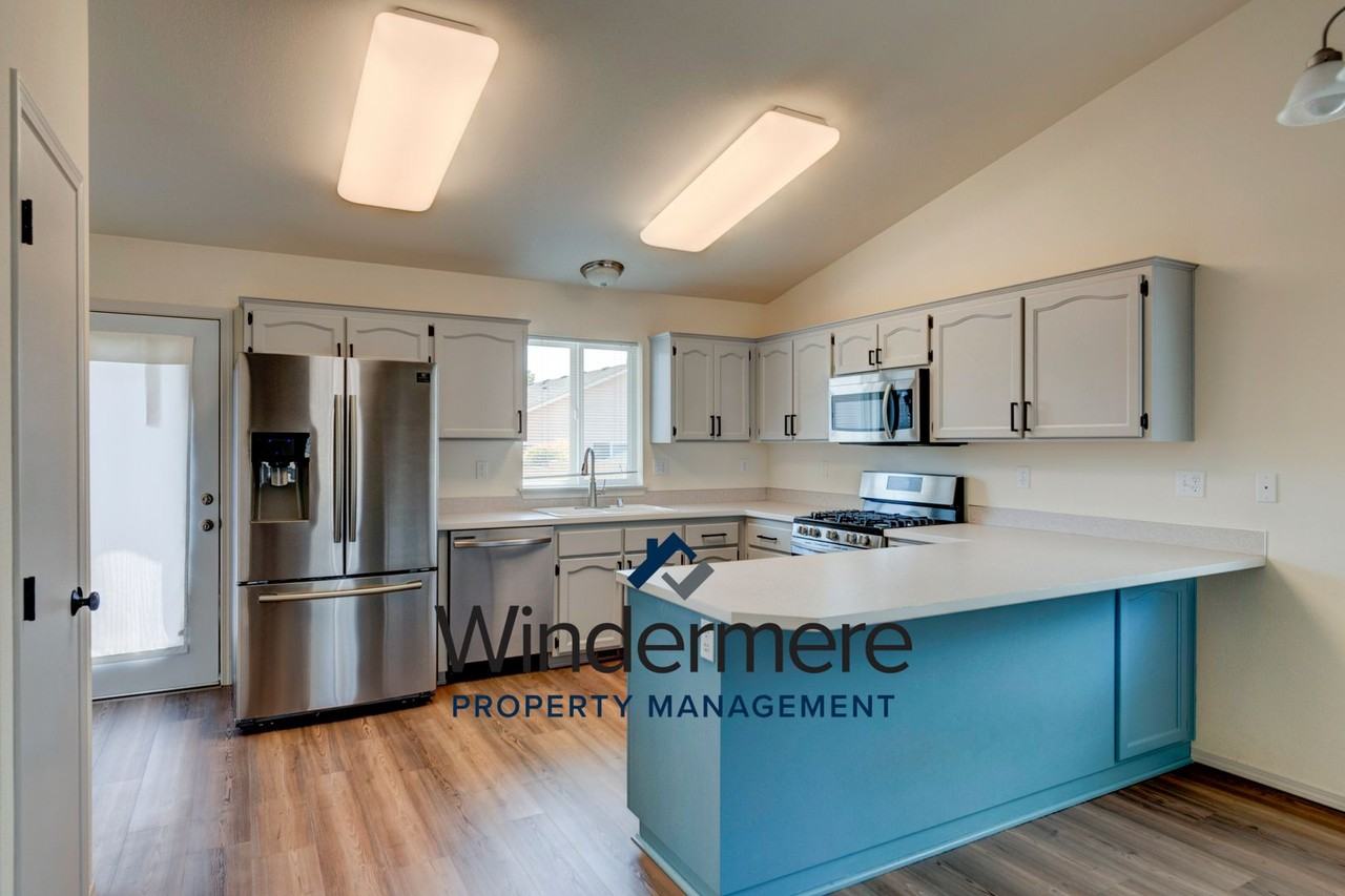 1281 Ne Big Berry Loop - Photo 2 of 27