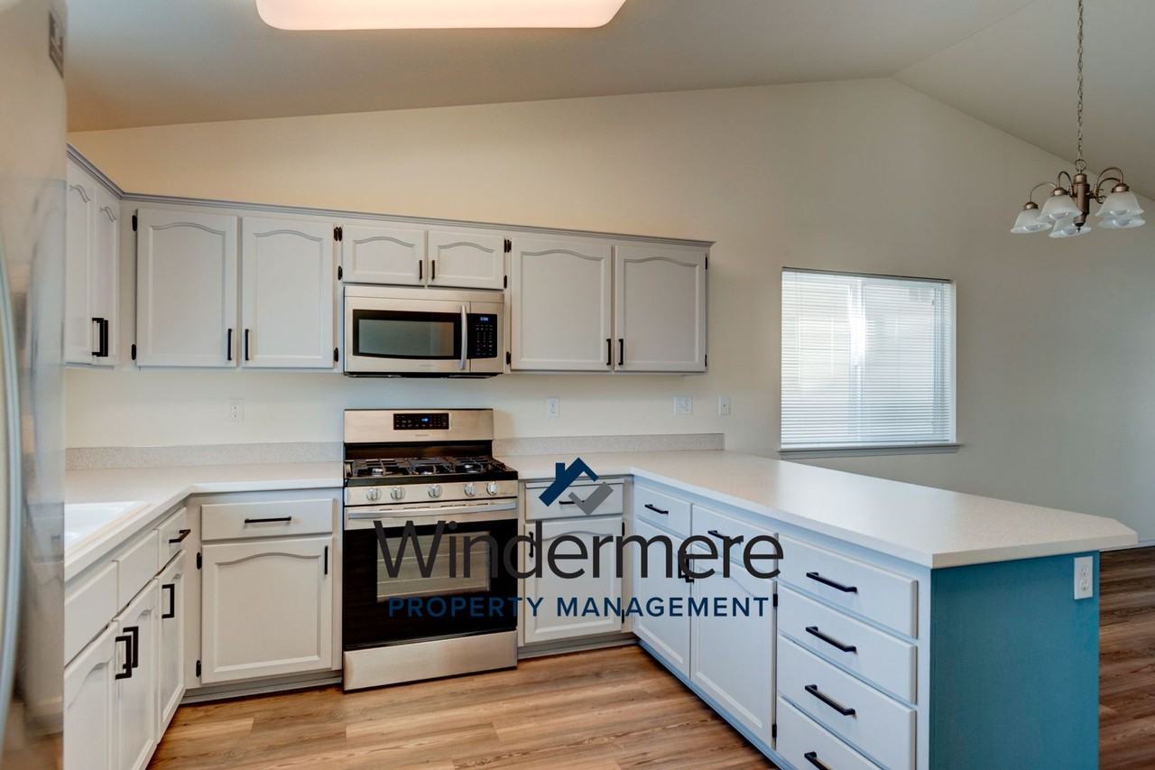 1281 Ne Big Berry Loop - Photo 3 of 27