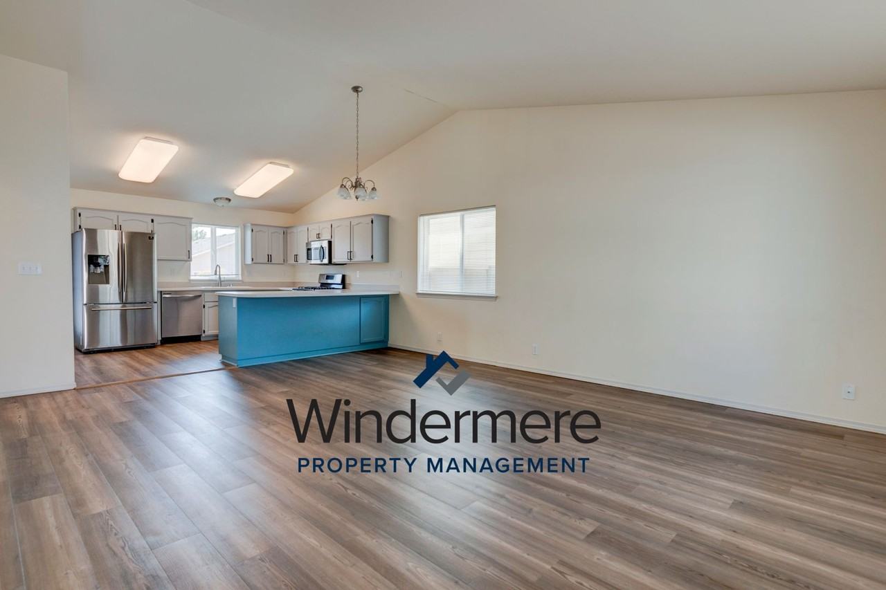 1281 Ne Big Berry Loop - Photo 4 of 27