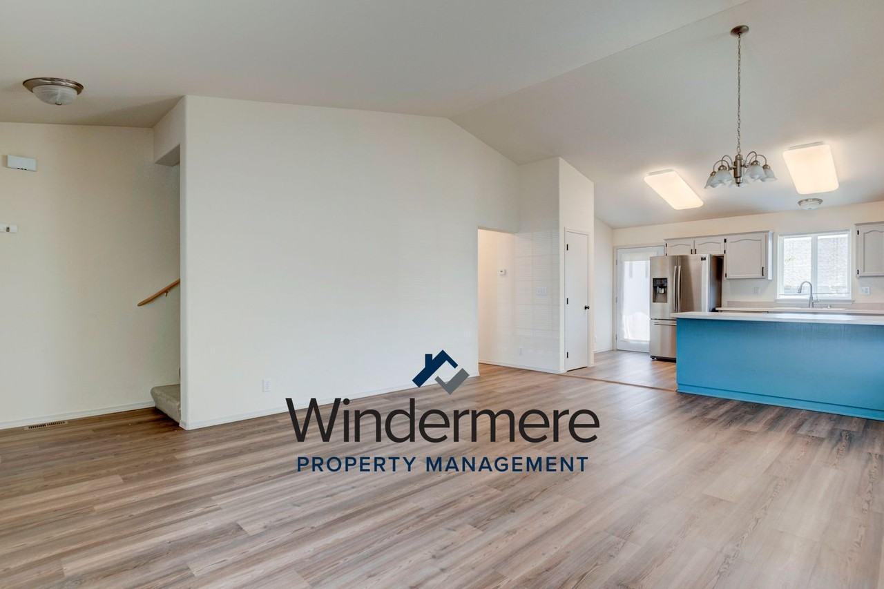 1281 Ne Big Berry Loop - Photo 5 of 27