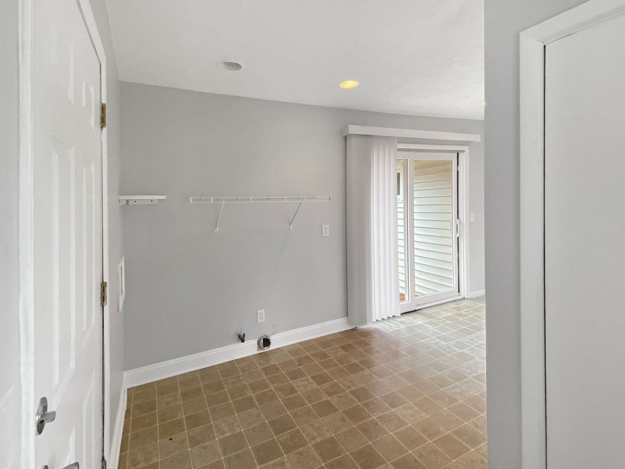 1117 Argo Ave Se - Photo 2 of 16