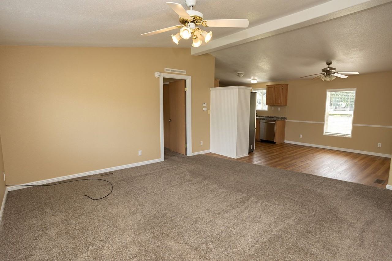 35 W 300 N - Photo 3 of 26