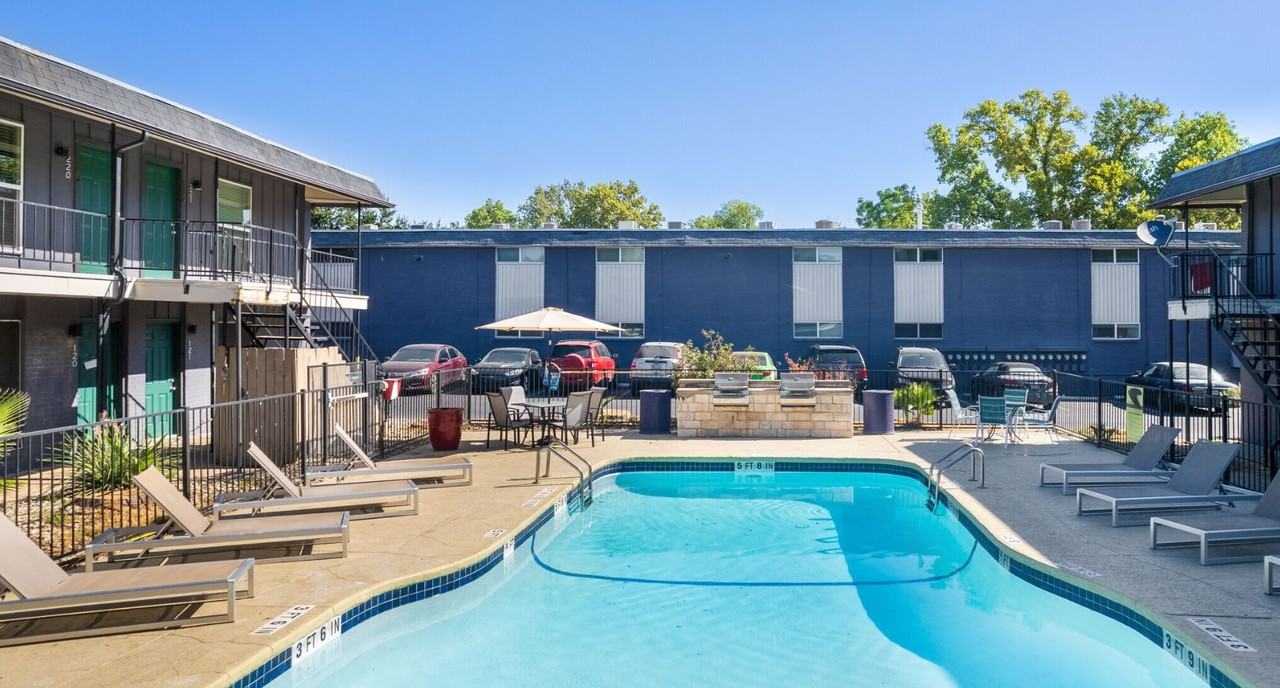 Alma Cherrywood - Photo 3 of 25