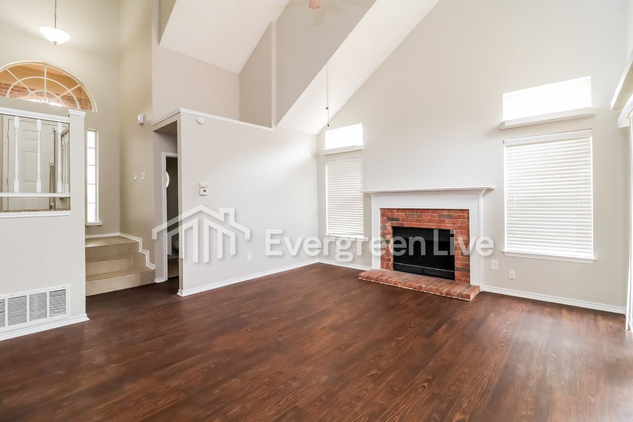 1109 Cherrytree Dr - Photo 5 of 15