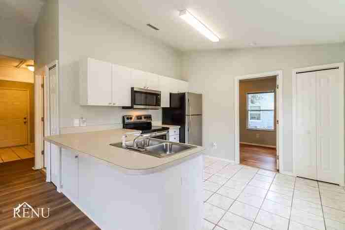 2408 Queen St S - Photo 3 of 19