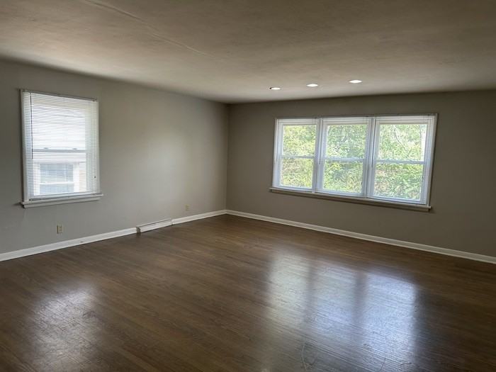 643 Tarrymore Ln - Photo 2 of 12