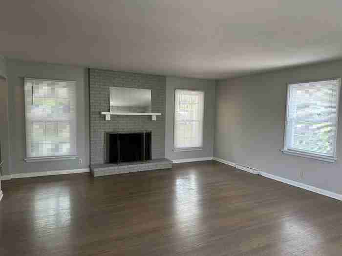 643 Tarrymore Ln - Photo 3 of 12