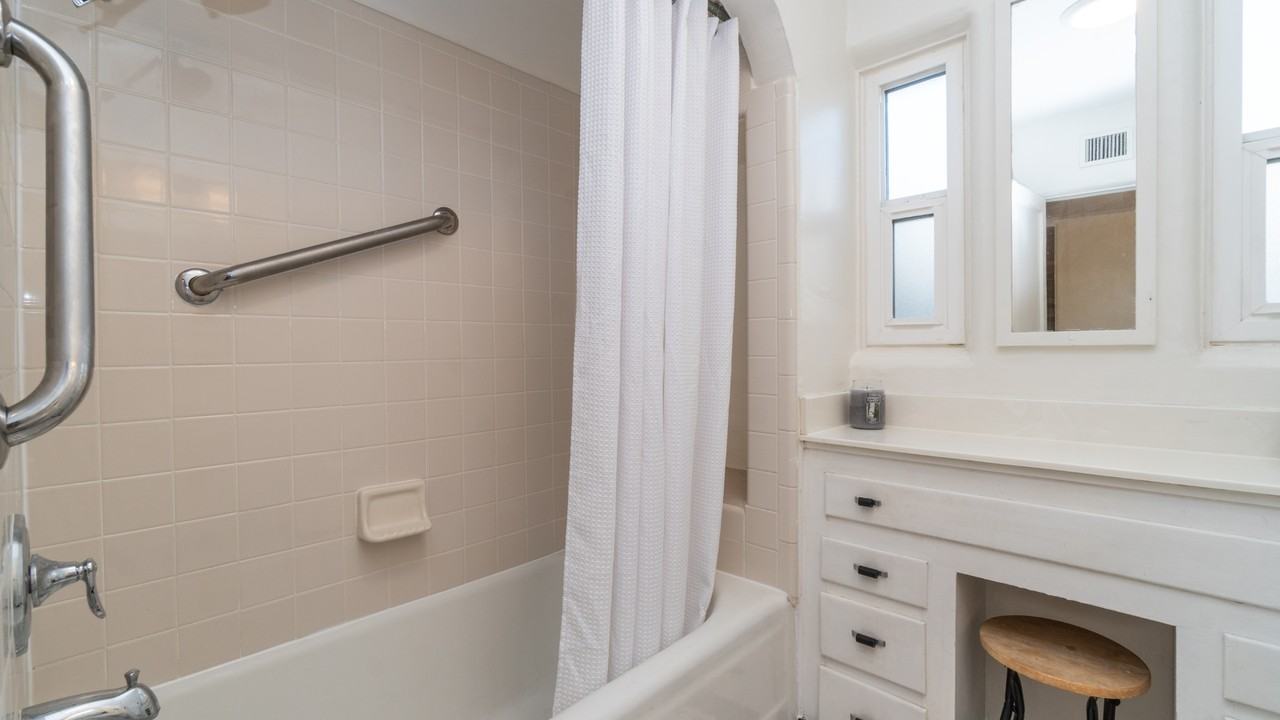 1525 E Diamond St #NA - Photo 2 of 29