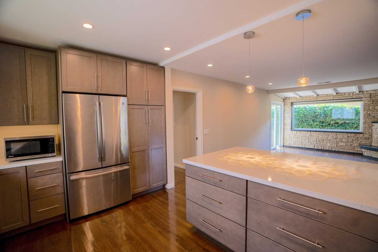 1223 Howard Ave - Photo 3 of 20