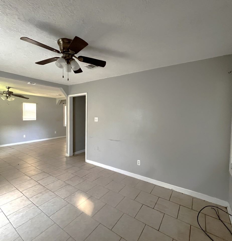 1112 Westwood Dr #NA - Photo 3 of 12