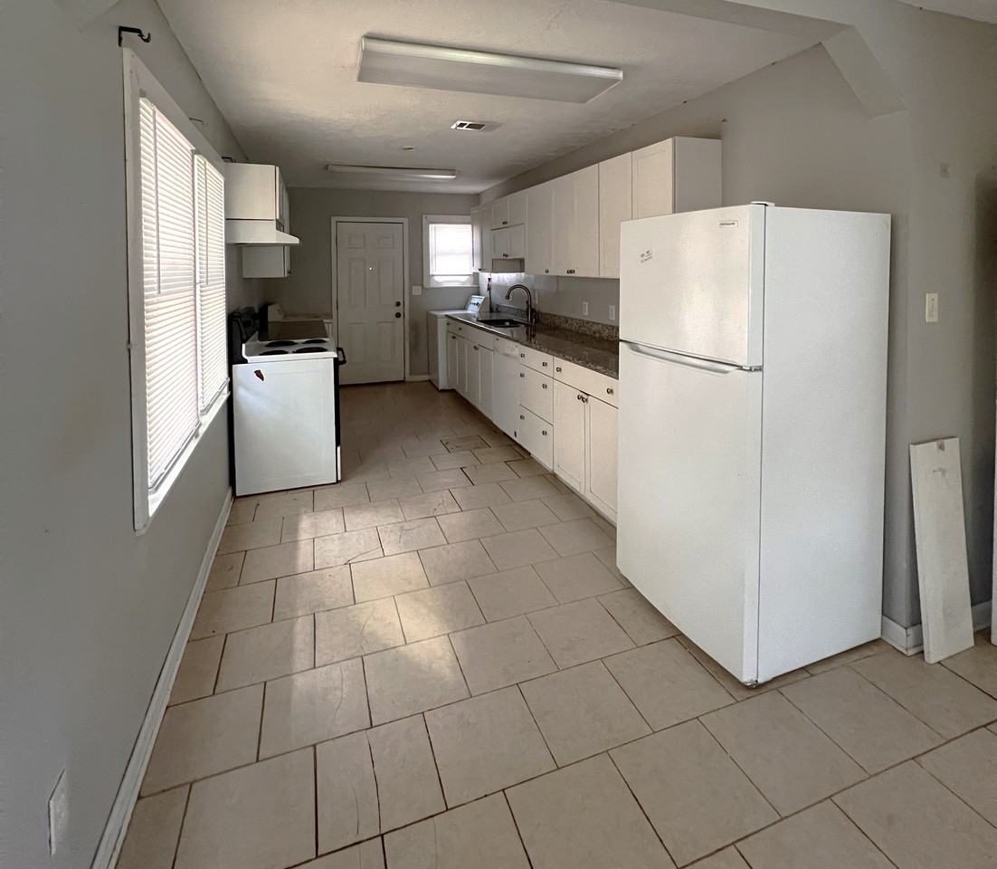 1112 Westwood Dr #NA - Photo 5 of 12