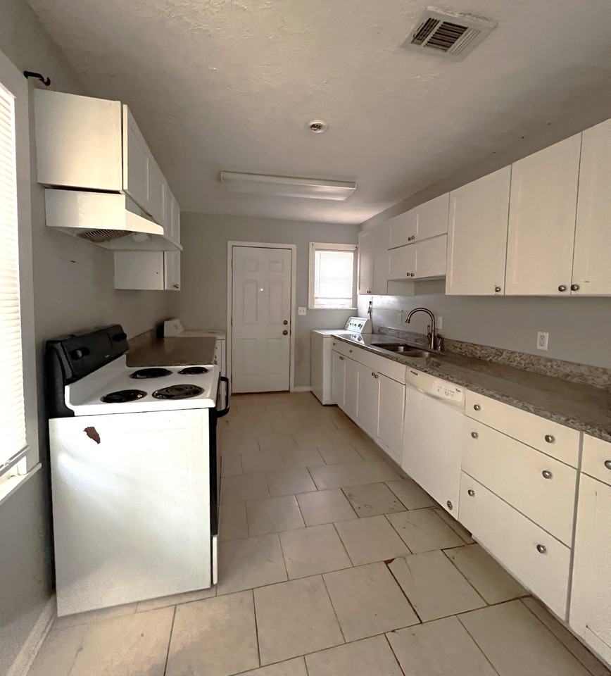 1112 Westwood Dr #NA - Photo 6 of 12