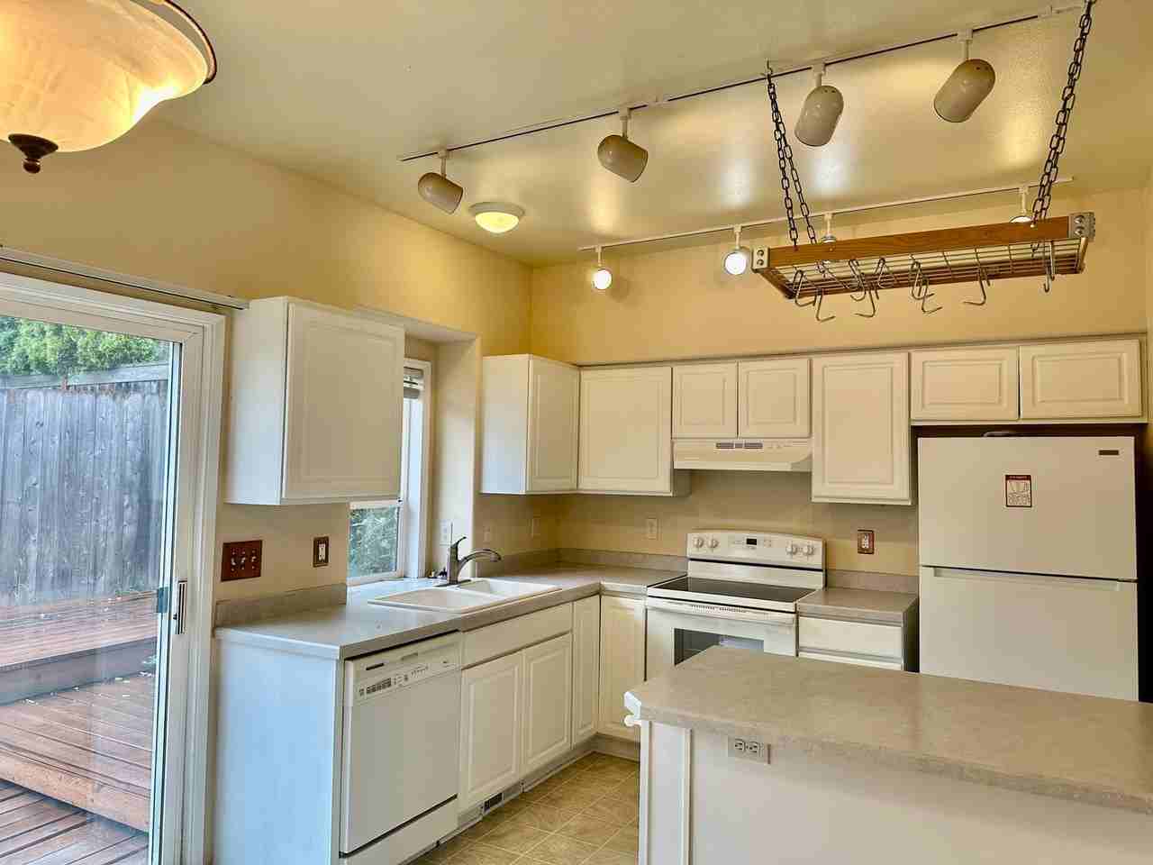 9401 Sw Sutton Pl - Photo 2 of 26