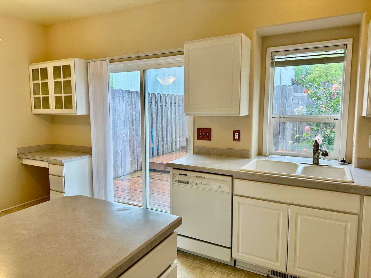 9401 Sw Sutton Pl - Photo 3 of 26