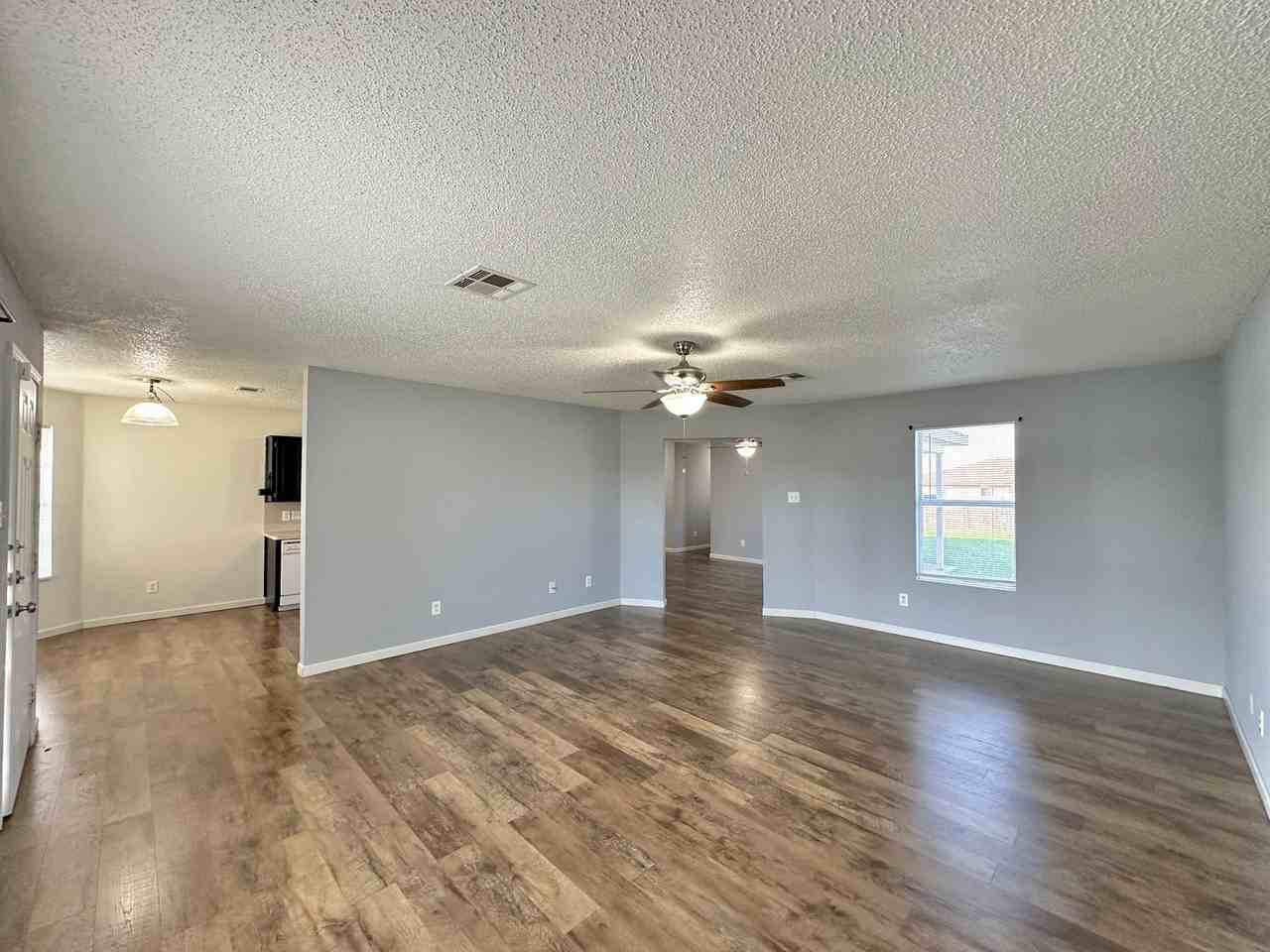 4310 Matt Dr - Photo 3 of 31