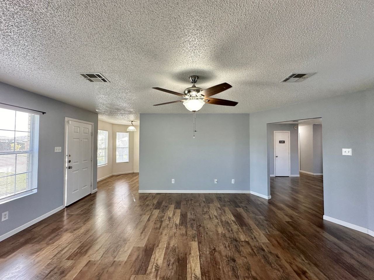 4310 Matt Dr - Photo 4 of 31