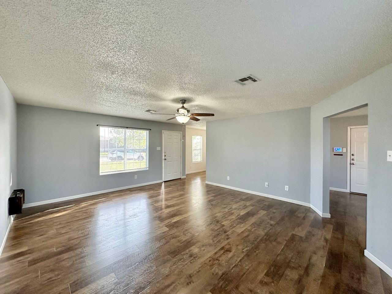 4310 Matt Dr - Photo 5 of 31