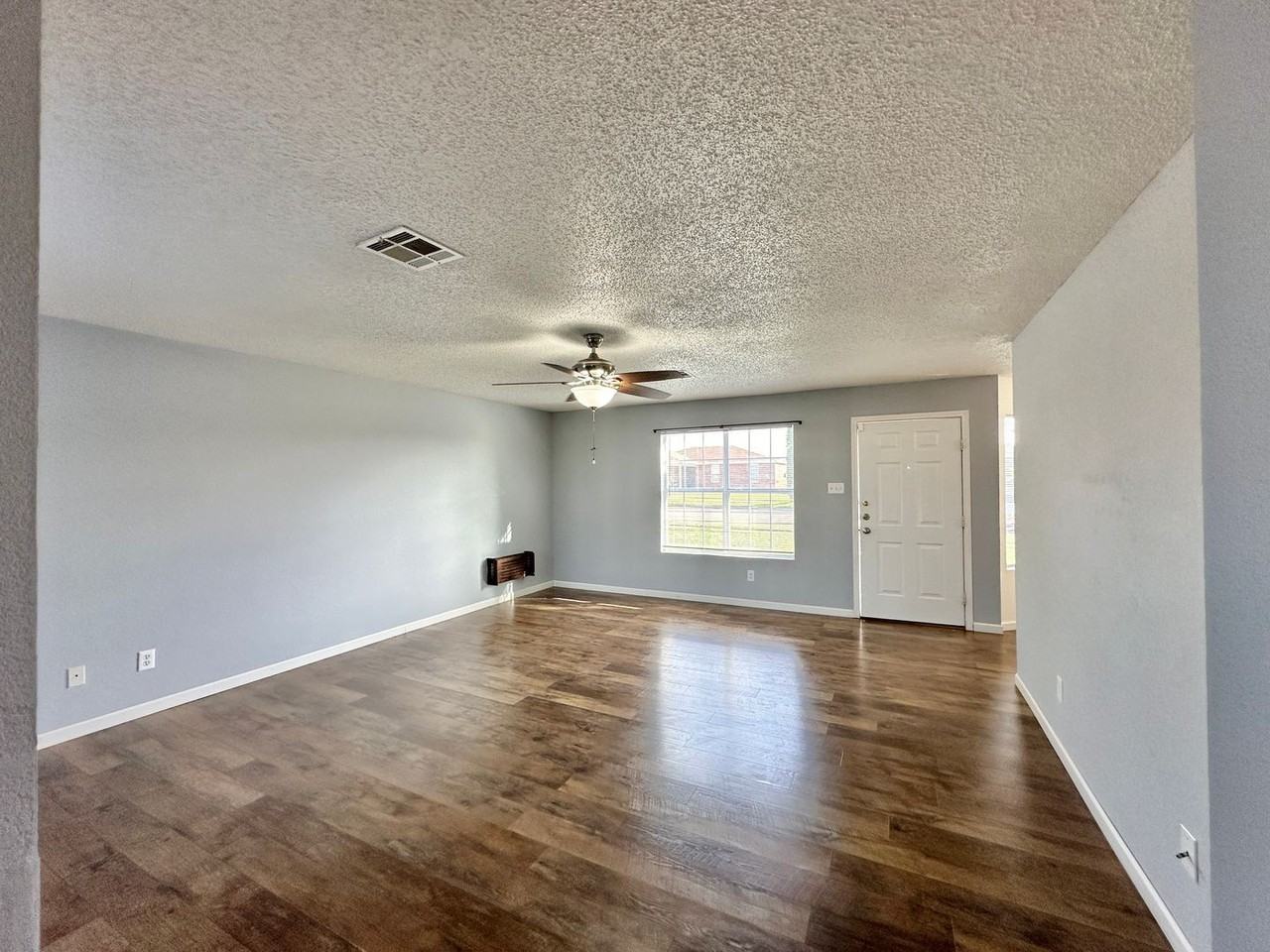 4310 Matt Dr - Photo 6 of 31