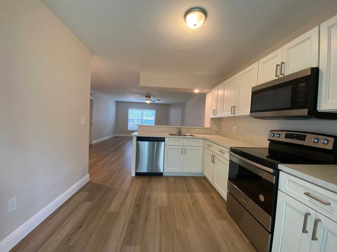 3651 N Goldenrod Rd #E106 - Photo 7 of 18