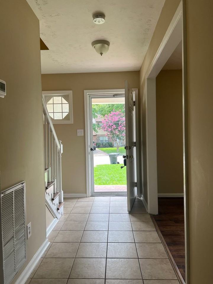 92 Fort Worth St - Photo 3 of 34