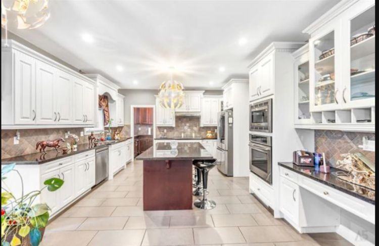 14086 68 Ave - Photo 4 of 11