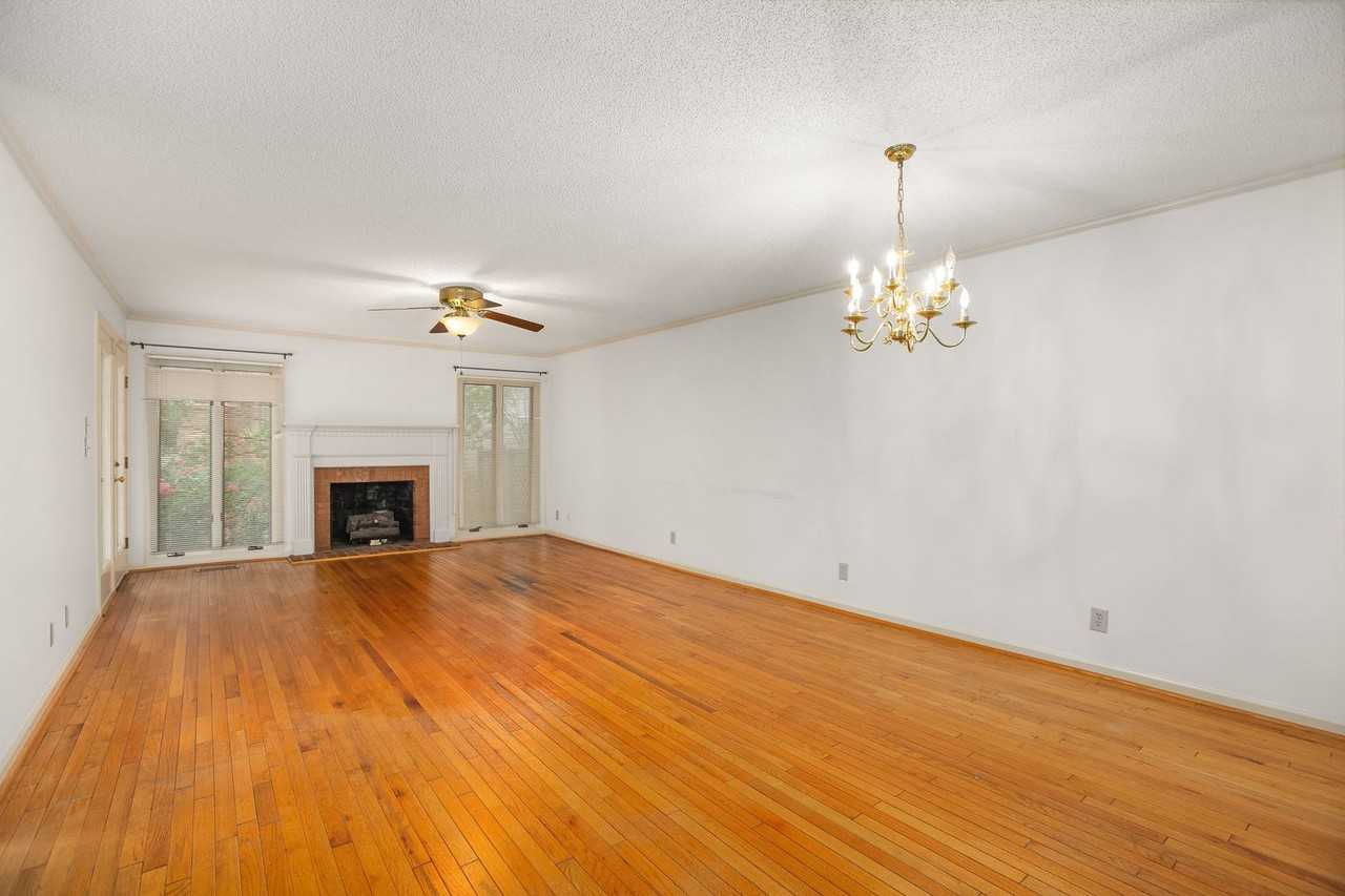 1114 Chipping Ct - Photo 3 of 15