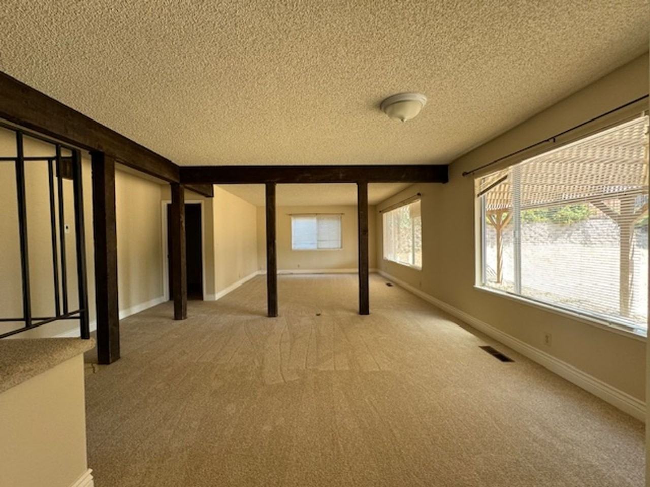 2790 Fountain Oaks Dr - Photo 3 of 18