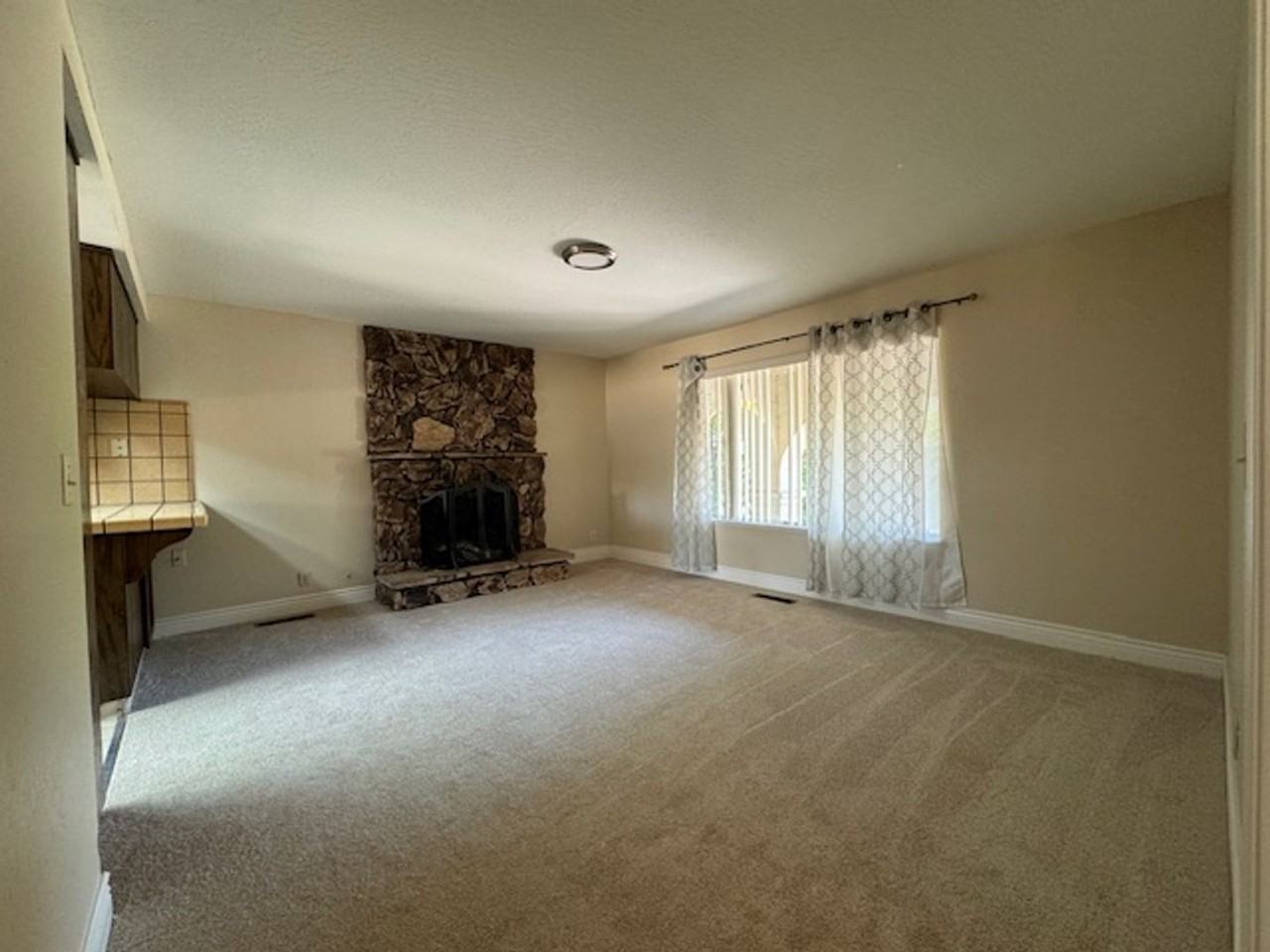 2790 Fountain Oaks Dr - Photo 5 of 18