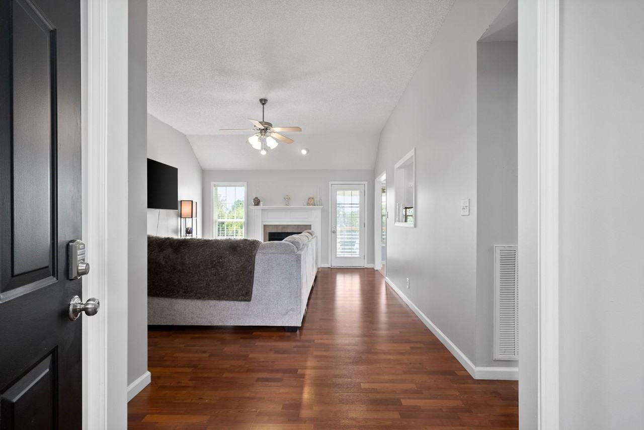 1862 West Ct - Photo 5 of 30