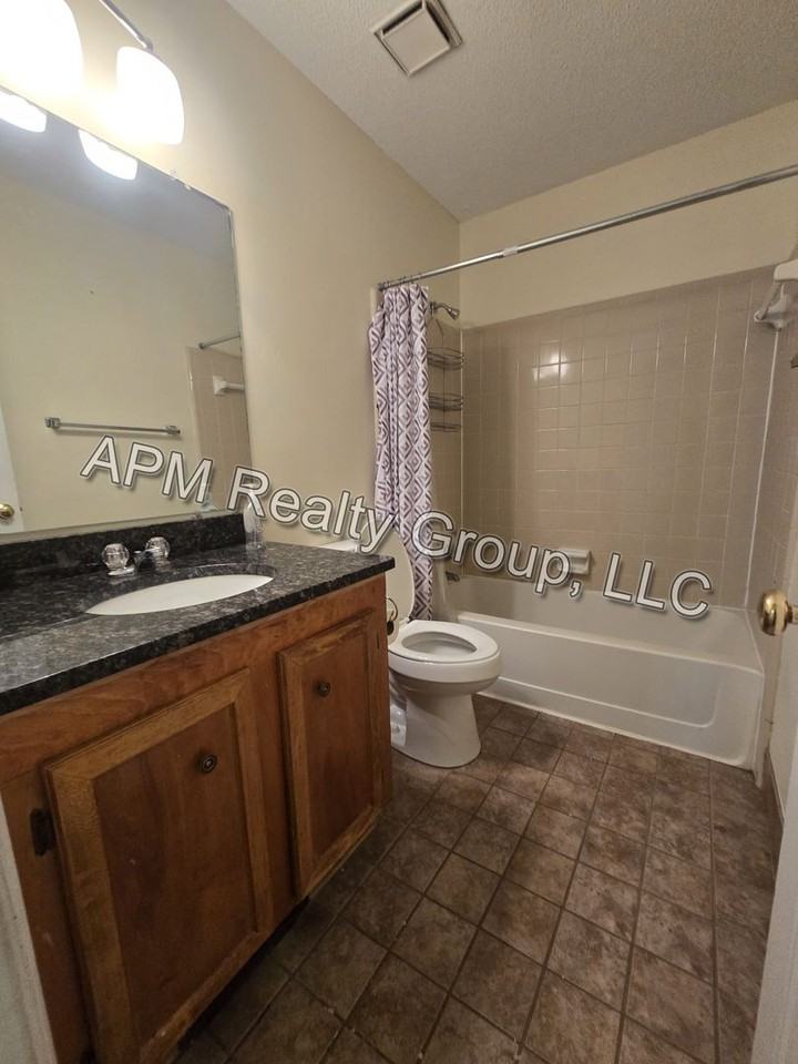 346 Mansfield Cir - Photo 3 of 14