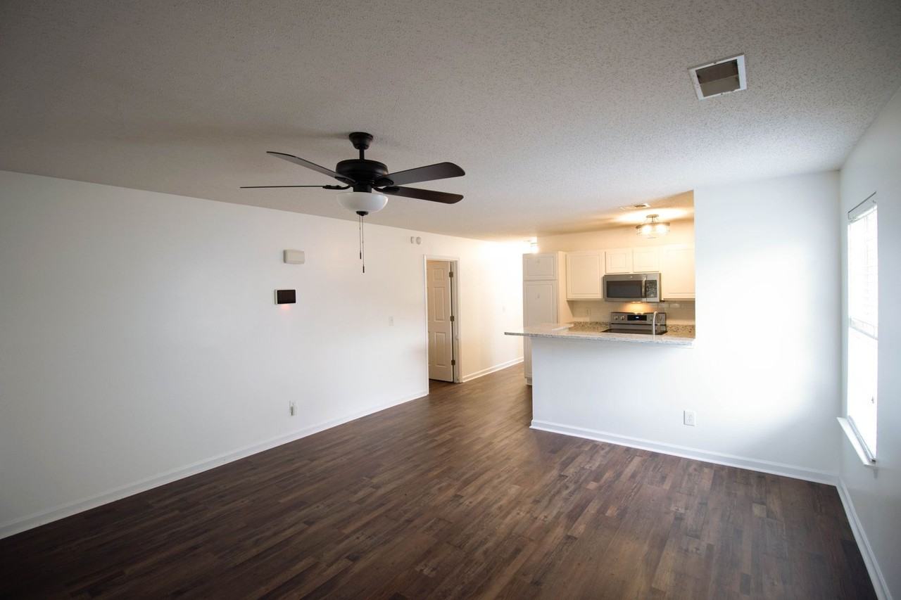 1214 Waverly Place Dr - Photo 3 of 11