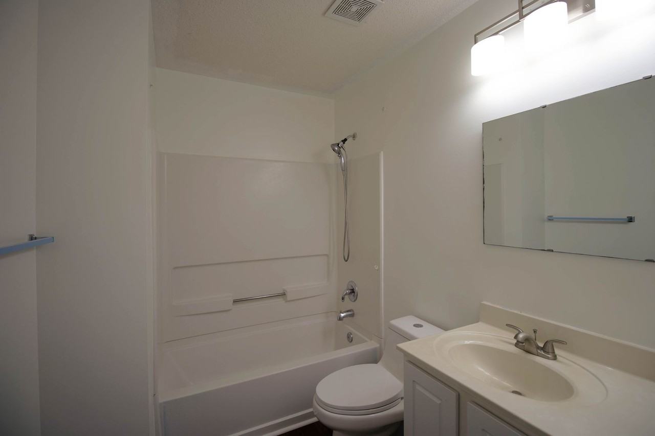 1214 Waverly Place Dr - Photo 5 of 11