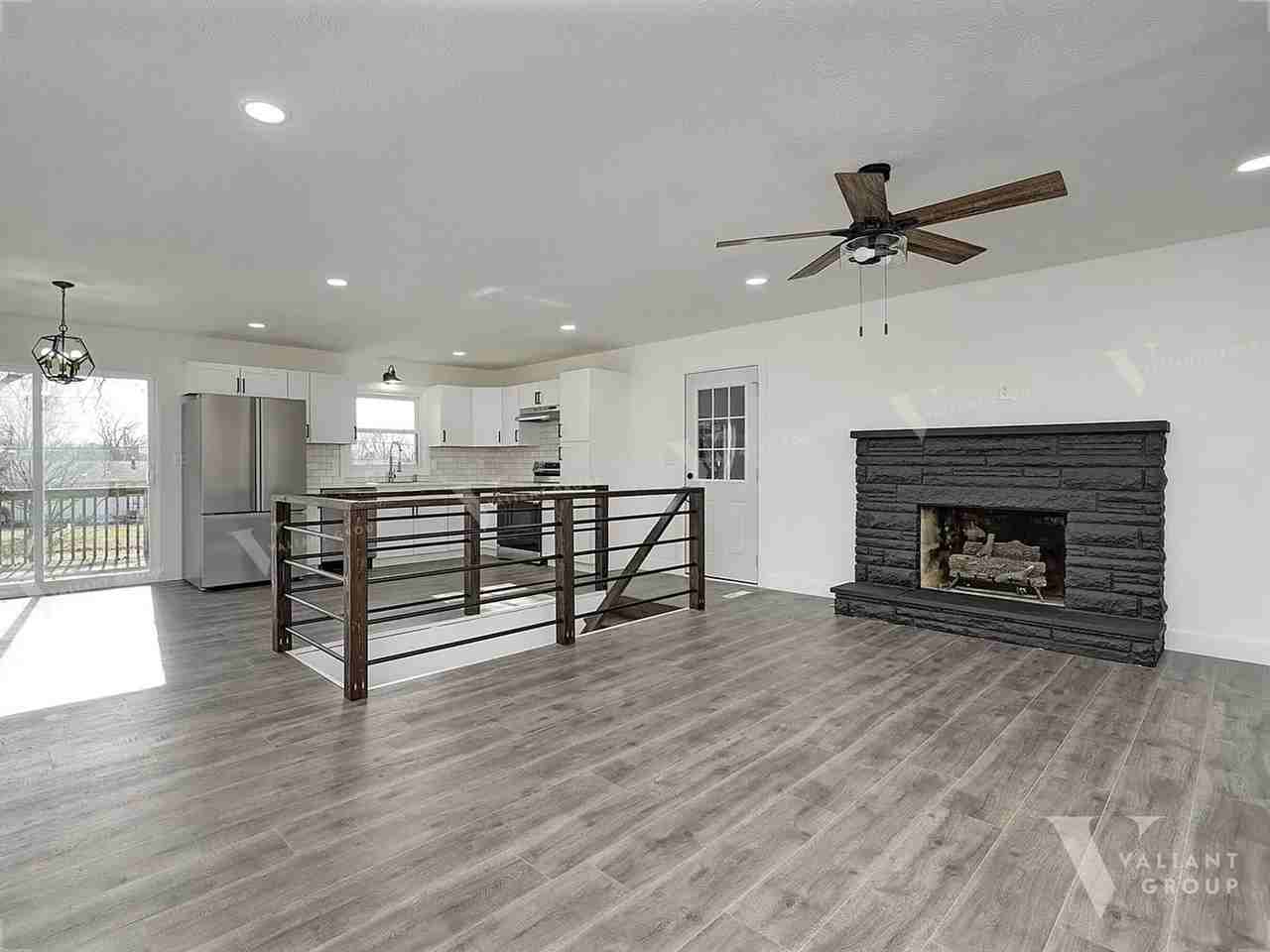 3138 W Crestview St - Photo 3 of 17