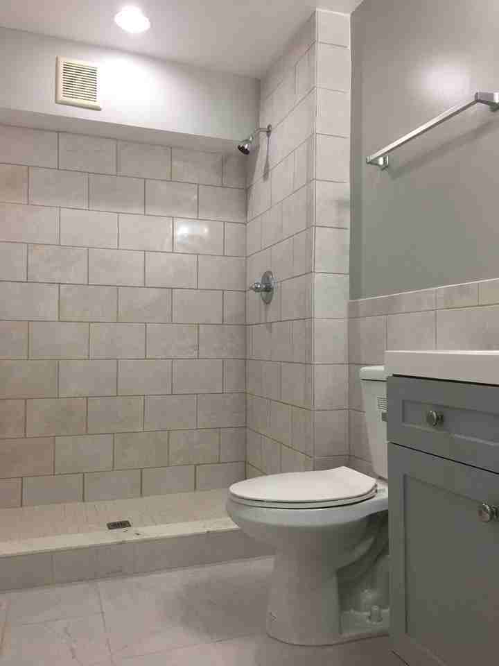 203 Kentucky Ave SE - Photo 3 of 10