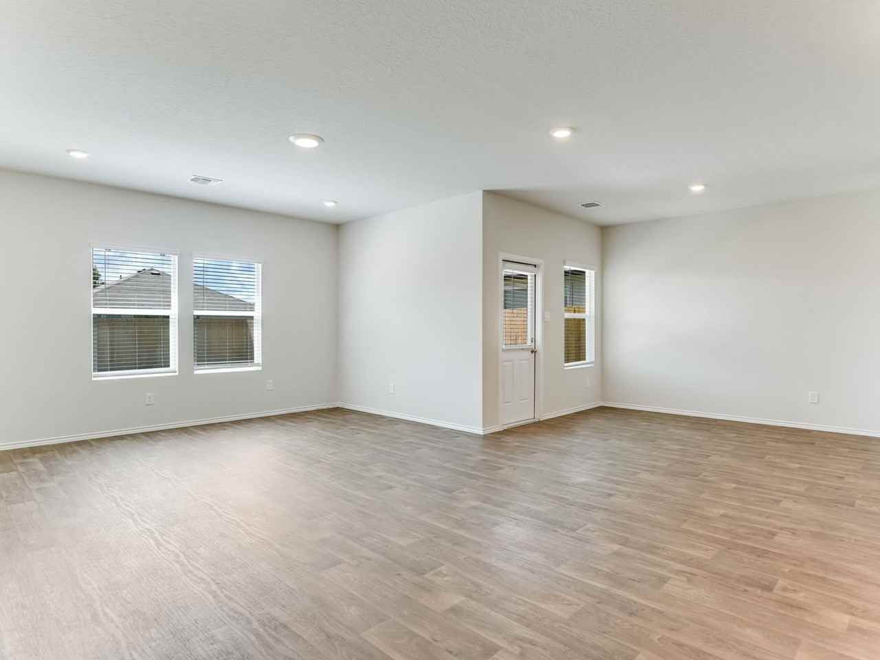 909 Armadillo Dr - Photo 7 of 50