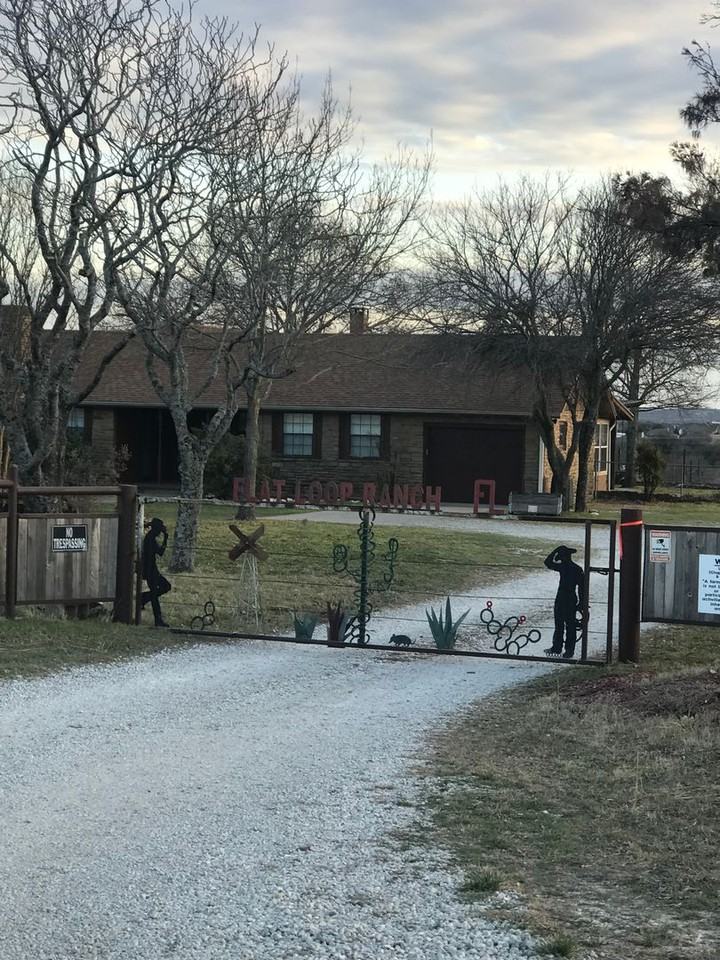 7608 Veal Station Road - Photo 2 of 32