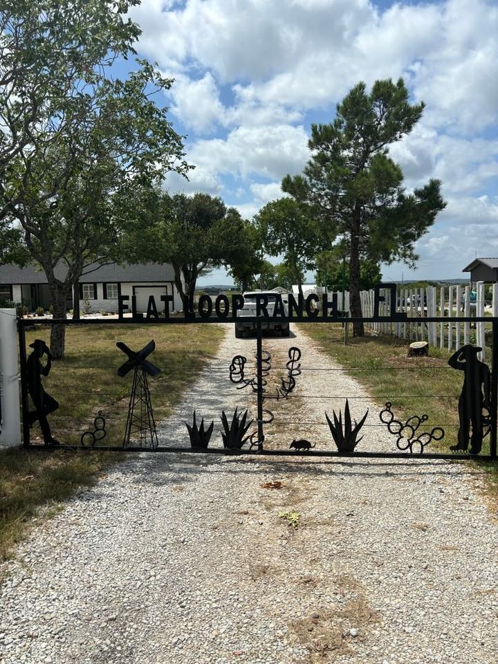 7608 Veal Station Road - Photo 4 of 32