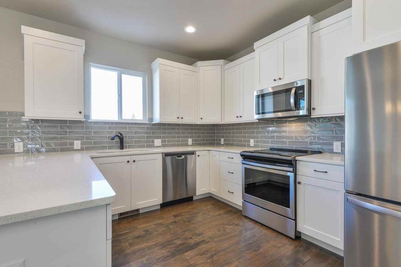 1628 Tundra Ave - Photo 2 of 23