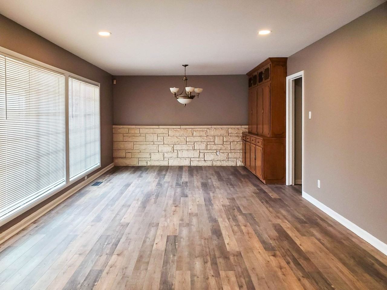 4311 N Stanton St - Photo 2 of 18