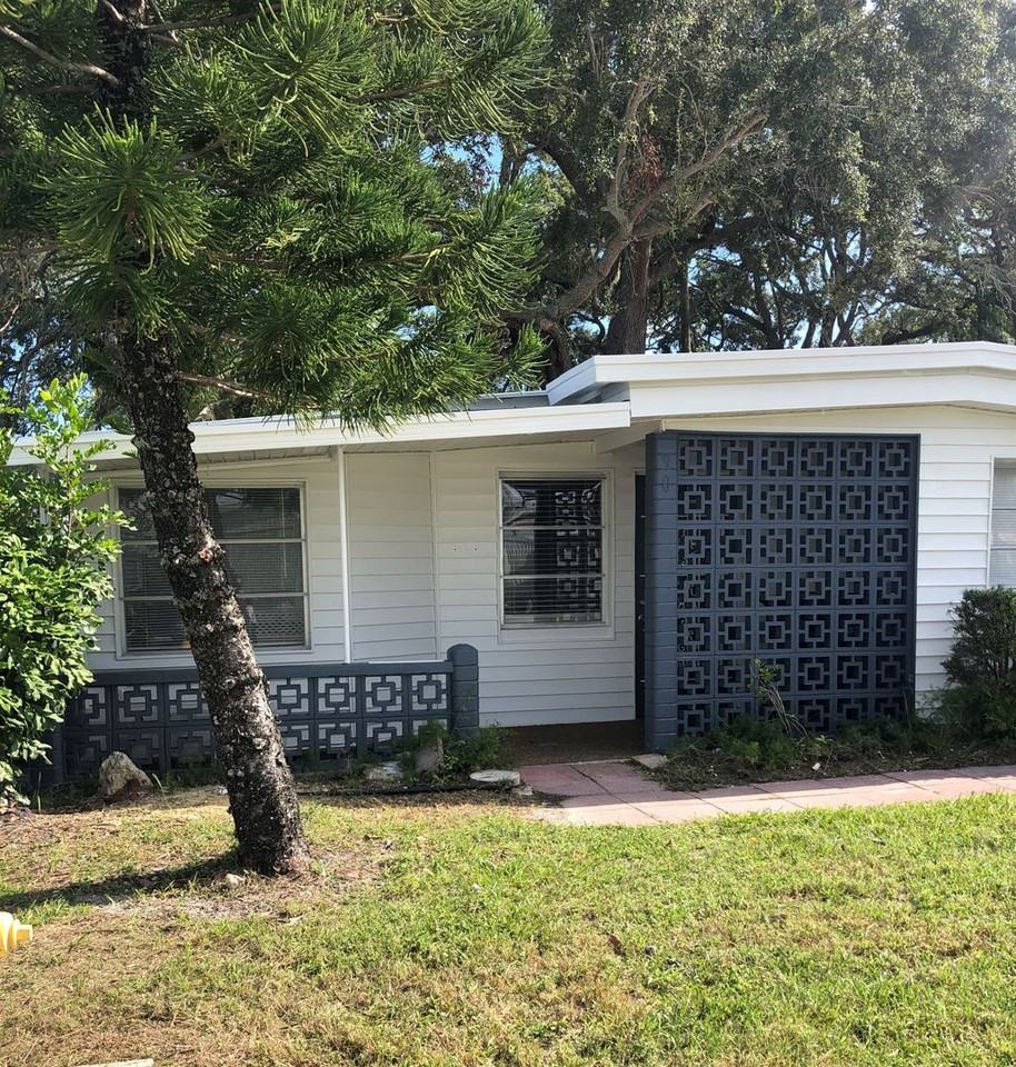 906 50th Avenue Plaza West