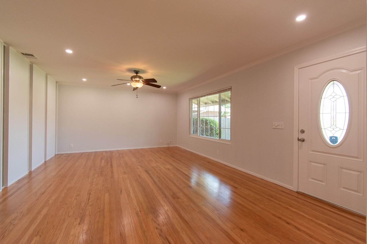 2262 Riordan Dr - Photo 3 of 18